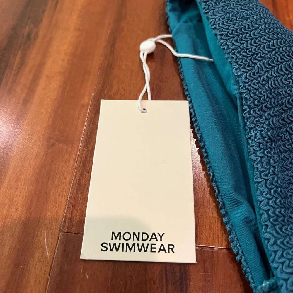 Monday Swim Bikini Top Palm Springs Ocean Green Crinkle Teal Triangle New Small